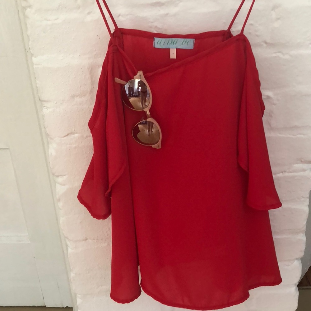 Perfect summer “cold shoulder” top